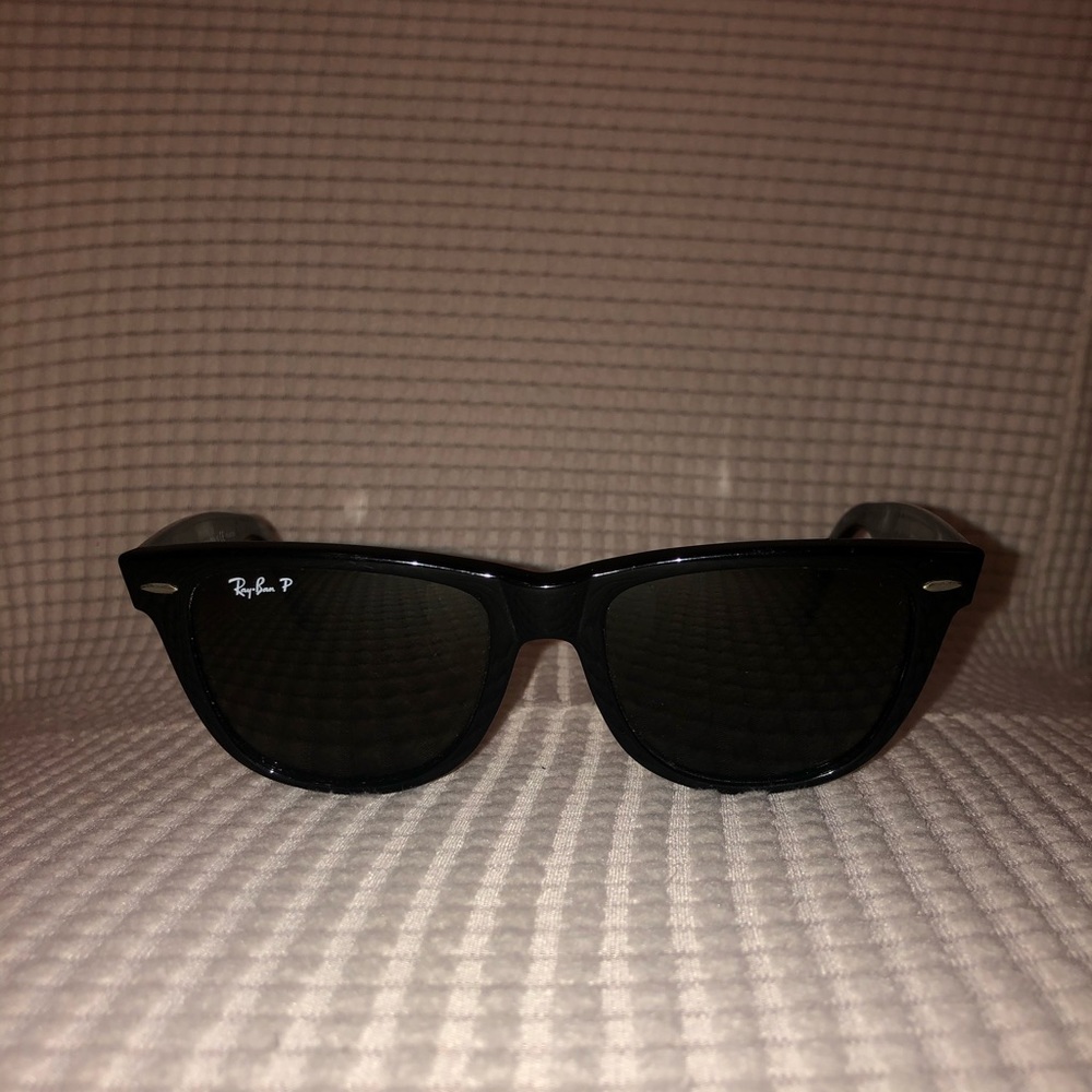 Black polarized ray ban wayfarers